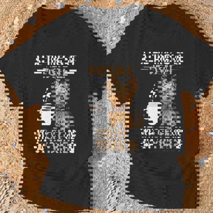コーヒーとヨーキー ヨークシャー テリアでできるすべてのこと Tシャツ 高齢者への贈り物