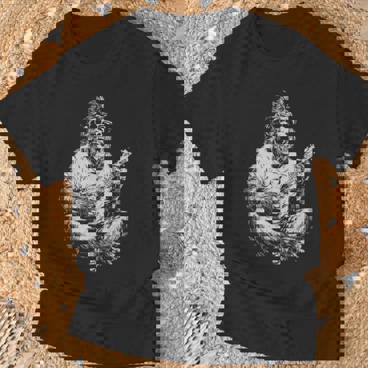 サングラス付きかわいいゴリラ ギタープレーヤー 面白いギタリスト Tシャツ 高齢者への贈り物