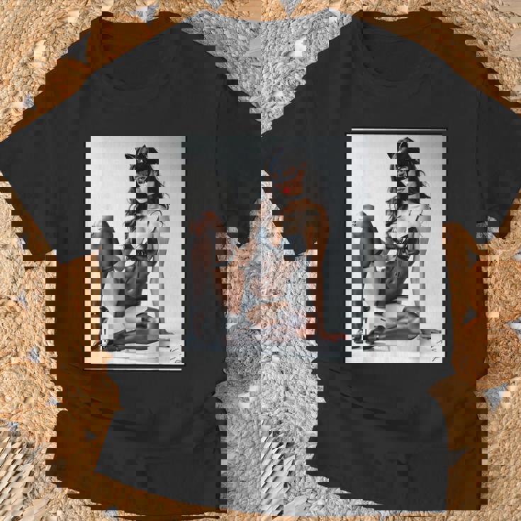 セクシーガールグラフィックtシャツ-猫マスクv2のセクシーなピンナップガール Tシャツ 高齢者への贈り物