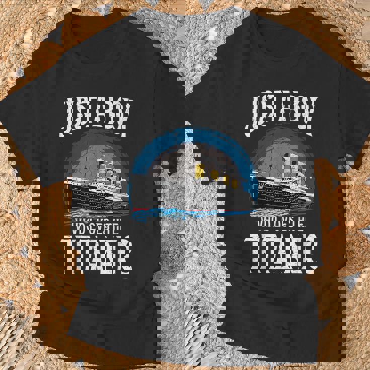 タイタニック号を愛する少年 ヴィンテージ船 タイタニック愛好家 Tシャツ 高齢者への贈り物