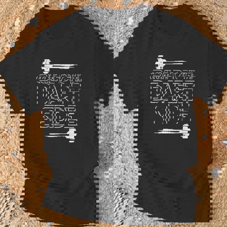 メンズ ダーツボード ダーツボード 面白いことわざダーツスポーツ Tシャツ 高齢者への贈り物