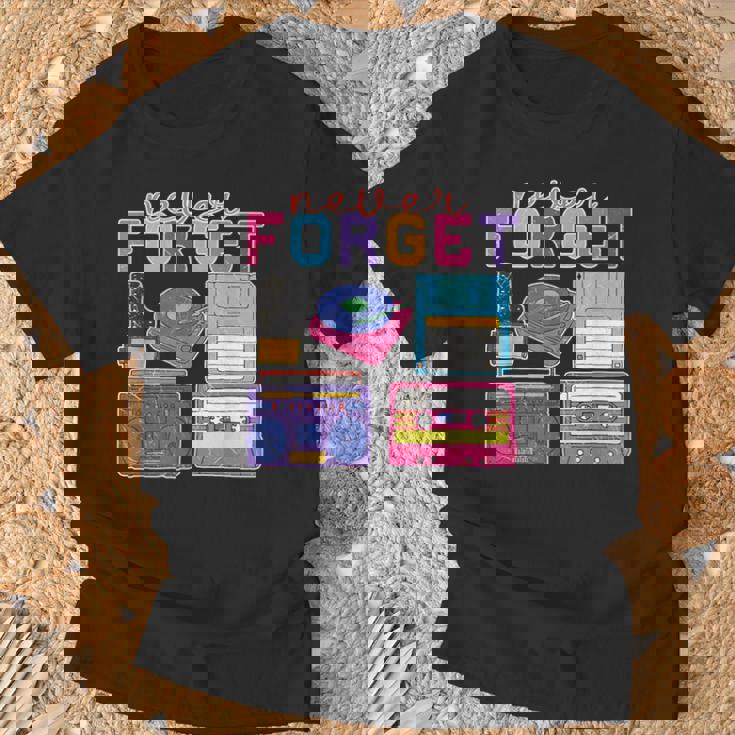 ネバーフォーゲット カセットテープ フロッピーディスク オールドスクール レトロ Tシャツ 高齢者への贈り物