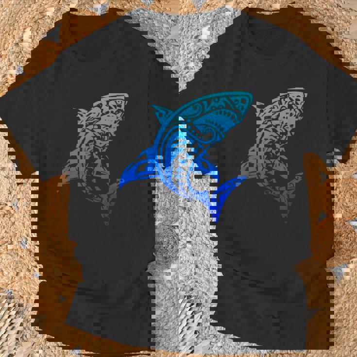 ハワイアン トライバル シャーク ポリネシアン タトゥースタイル バケーション Tシャツ 高齢者への贈り物