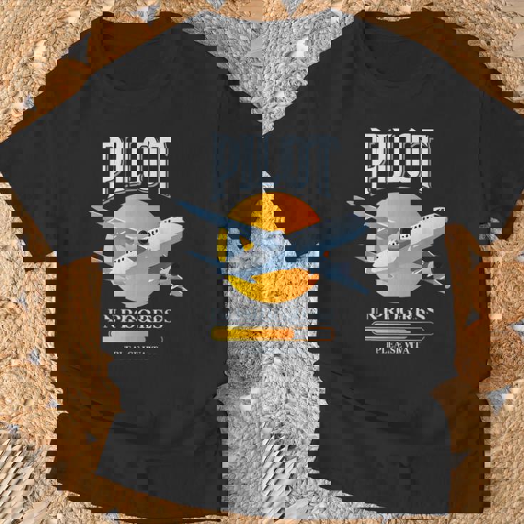 パイロット・イン・プログレス飛行機航空学校飛行機 Tシャツ 高齢者への贈り物