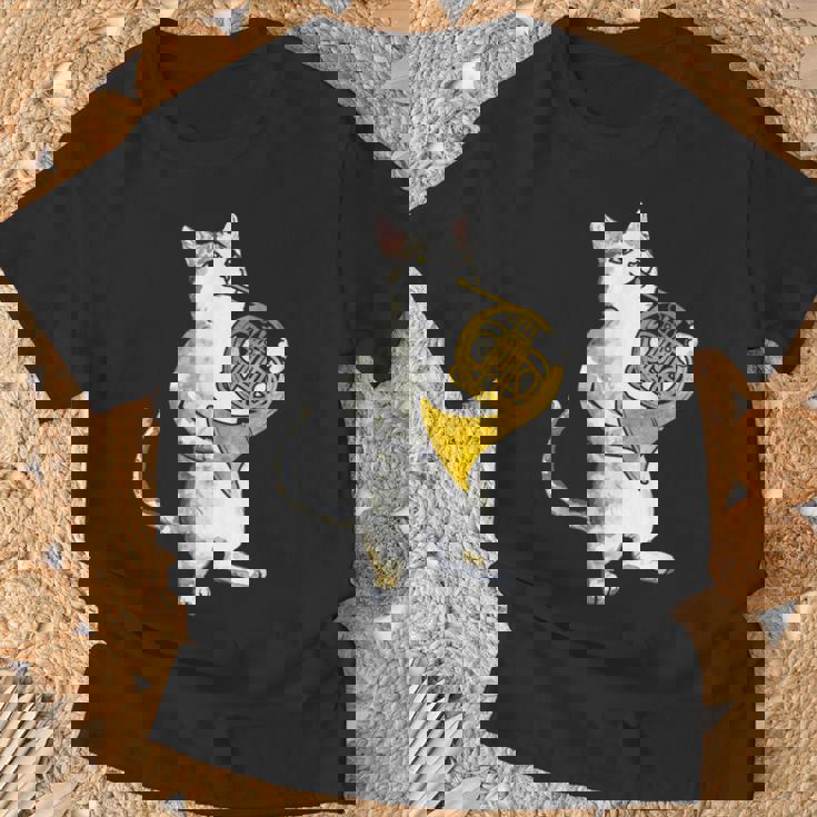 フレンチホルン音楽家オーケストラ音楽を奏でるクールな猫 Tシャツ 高齢者への贈り物