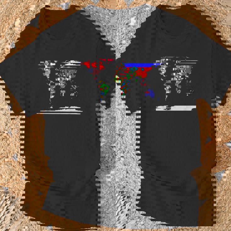 世界地図と世界の国の旗 Tシャツ 高齢者への贈り物