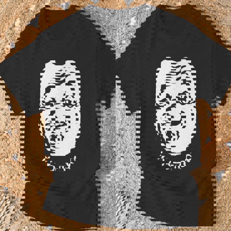 伝統的な日本のマスク、ひょっとこ様式デザイン。 Tシャツ 高齢者への贈り物