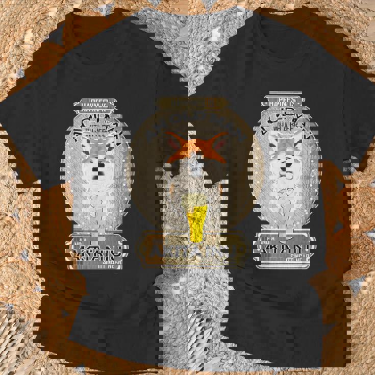 幸せはビールを持つ老人にあり 秋田犬 Tシャツ 高齢者への贈り物