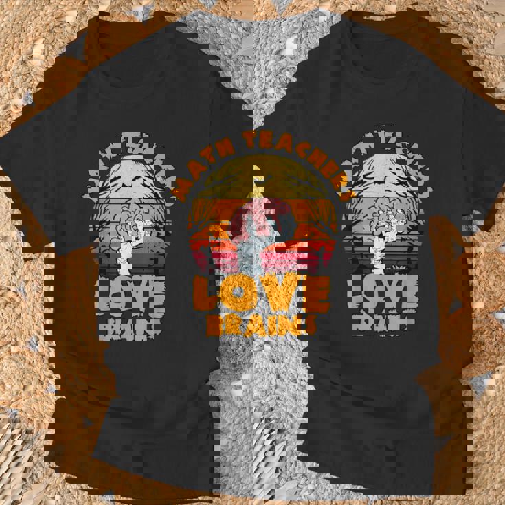 数学教師 Love Brains おもしろハロウィン ゾンビテーマ Tシャツ 高齢者への贈り物