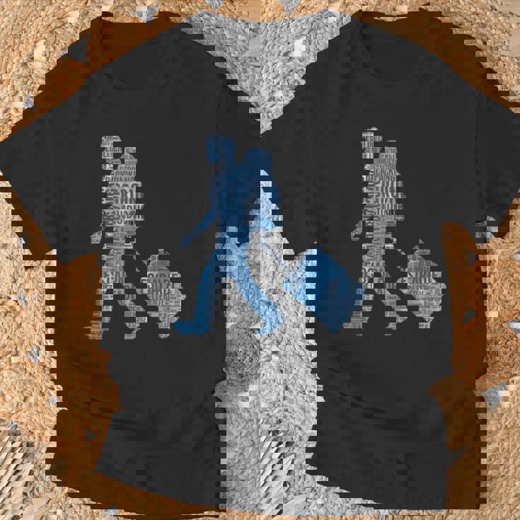 旅への冒険心を抱くシルエットデザイン 世界を巡る旅人たち Tシャツ 高齢者への贈り物