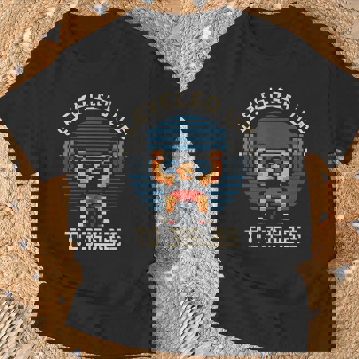 最大330ポンドのベンチプレスゲーマーフィットネスレベル。 Tシャツ 高齢者への贈り物