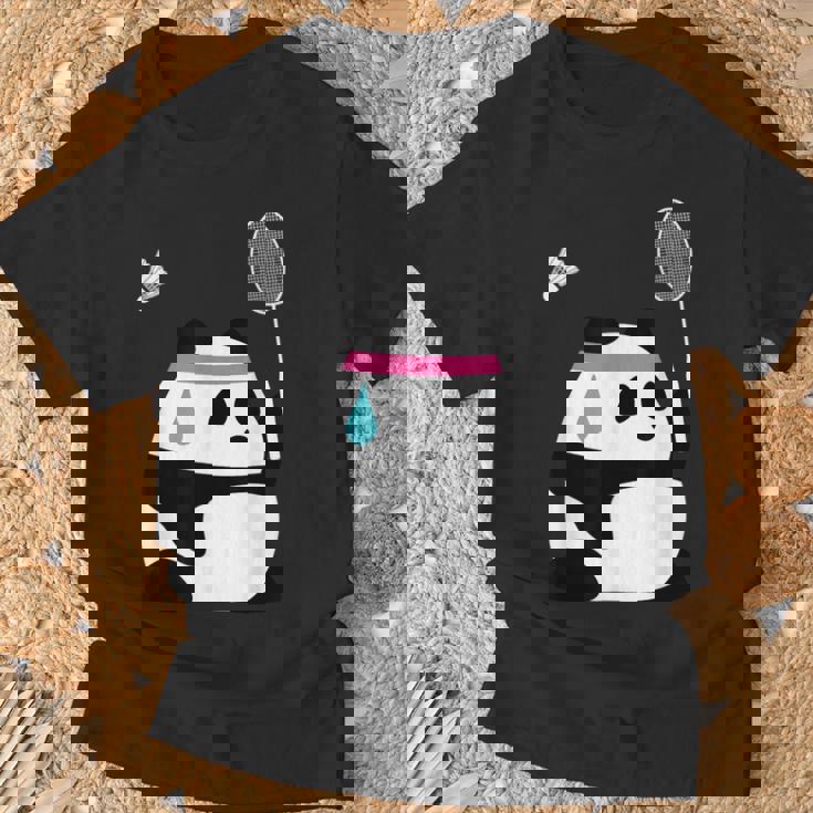 疲れきったバドミントンパンダ 面白いかわいいシャトルコック動物 Tシャツ 高齢者への贈り物