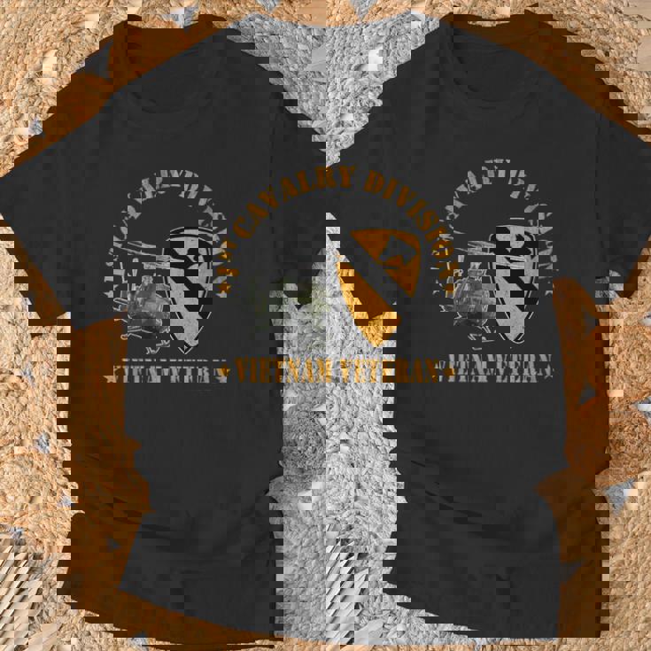 第1空騎兵師団 ベトナム 退役軍人 Uh1 ガンシップパパ 長袖tシャツ Tシャツ 高齢者への贈り物