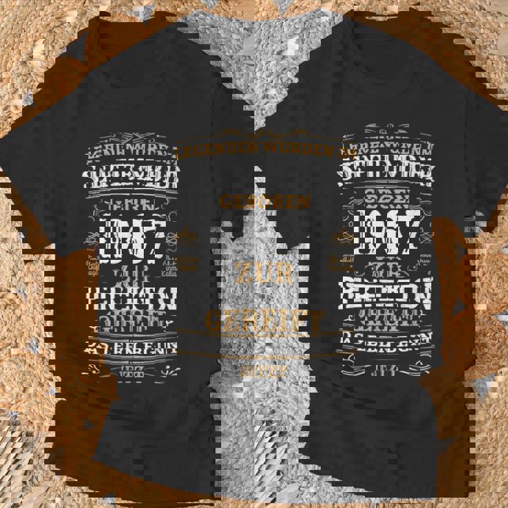 誕生日デザインの伝説は1967年9月生まれ Tシャツ 高齢者への贈り物