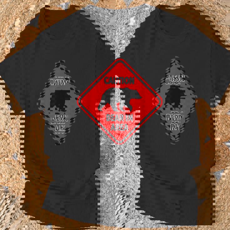 赤い警告標識 クマのエリア標識 Tシャツ 高齢者への贈り物