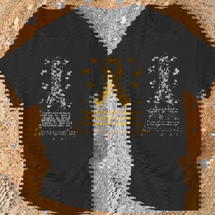 闘士と生存者の小児がん啓発をサポート Tシャツ 高齢者への贈り物