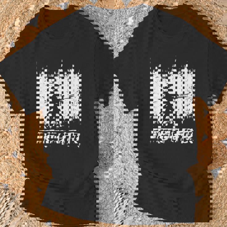 面白い消防士消防チーム消防団 Tシャツ 高齢者への贈り物