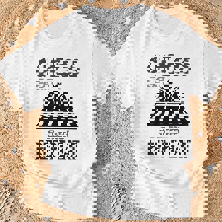 Chess Play チェス盤 チェスマット ギフトアイデア Tシャツ 高齢者への贈り物