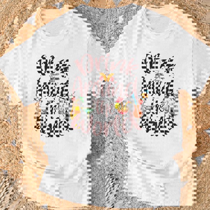 Family Drinking Around The World チェックリスト パスポート Tシャツ 高齢者への贈り物