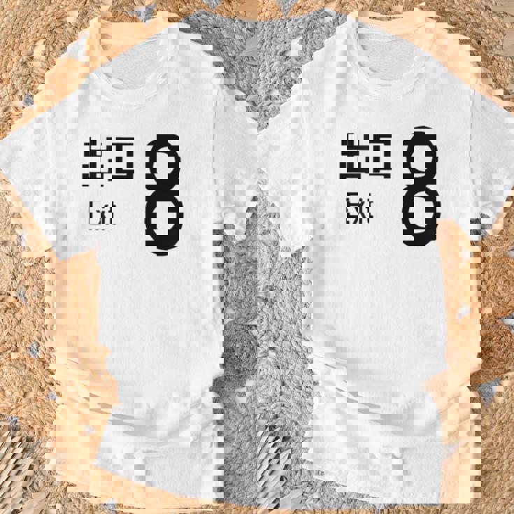 【8番出口】おもしろ 面白い ウケる ふざけ ネタ 笑える 宴会用 文字 言葉 ゲーム Tシャツ 高齢者への贈り物