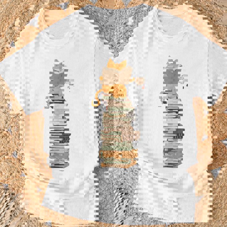 かわいい猫、本好きの猫 Tシャツ 高齢者への贈り物