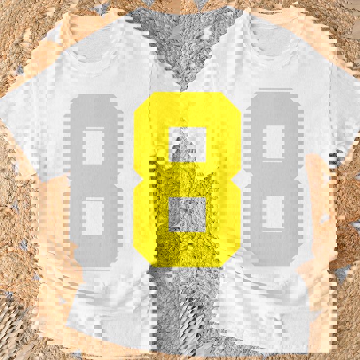 イエローナンバー8 背面 スポーツチームジャージ番号 Tシャツ 高齢者への贈り物