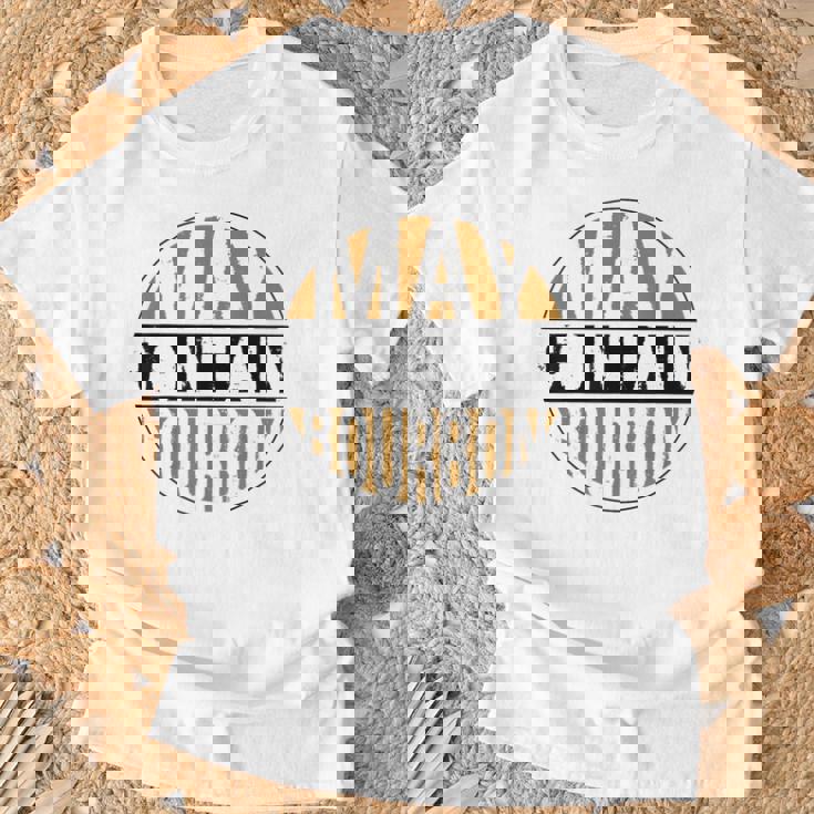 ウイスキーを飲むアルコール昔ながらのバーボン酒飲み Tシャツ 高齢者への贈り物