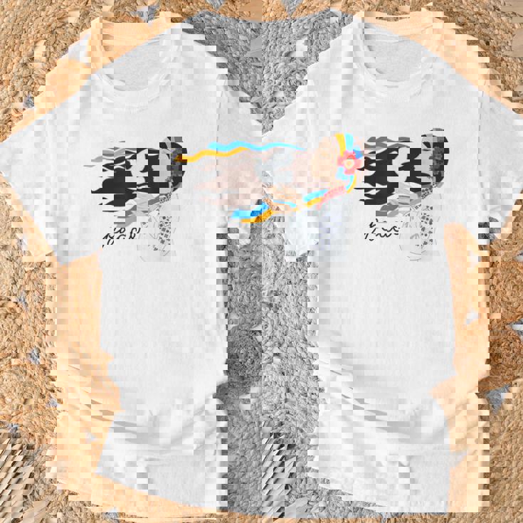 ウクライナの少女がウクライナの平和を支援 Tシャツ 高齢者への贈り物