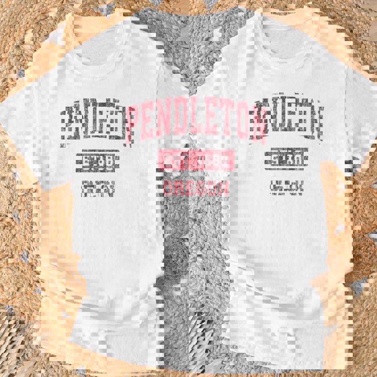 オレゴン州ペンドルトンビンテージスポーツデザインレッドデザイン Tシャツ 高齢者への贈り物
