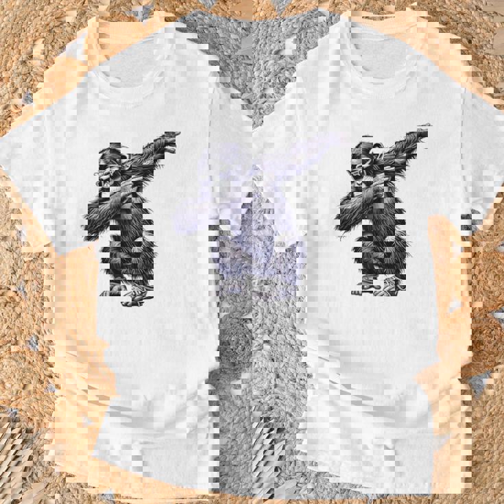 サングラスをかけたダブダンスを踊るチンパンジー猿 Tシャツ 高齢者への贈り物