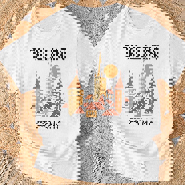 タリン エストニア 中世 旧市街 ヴィンテージ レトロ エストニア Tシャツ 高齢者への贈り物