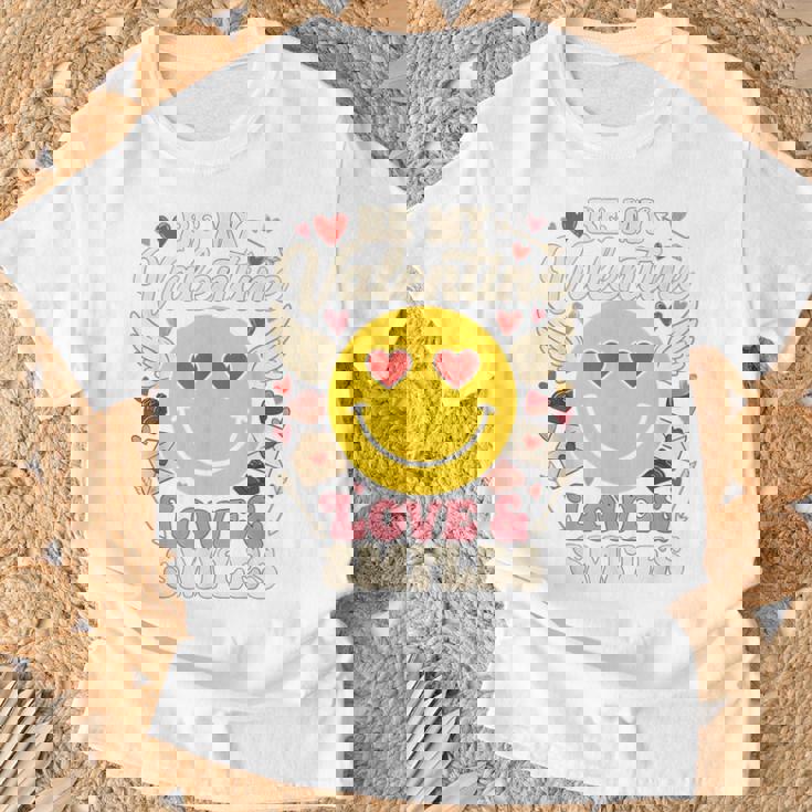 バレンタイン スマイルフェイス ハート 翼 かわいい 愛 チョコレート Tシャツ 高齢者への贈り物