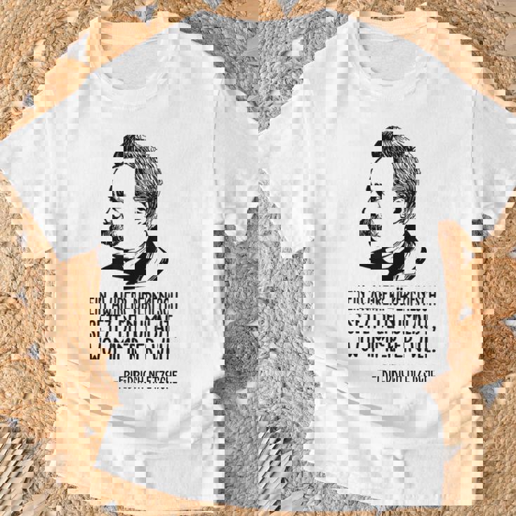 フリードリヒ・ニーチェ哲学 ドイツ哲学 Tシャツ 高齢者への贈り物