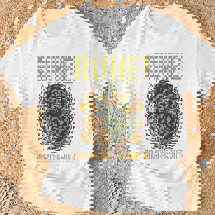 メンズ マスタースローダーツとダーツプレーヤーのバックプリント残り Tシャツ 高齢者への贈り物