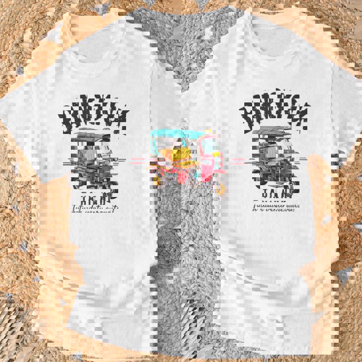 ヴィンテージ トゥクトゥク バンコク タイ Tシャツ 高齢者への贈り物