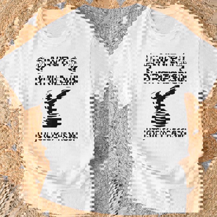 弁護士 法律 格言 法学者 デザイン 弁護士 Tシャツ 高齢者への贈り物