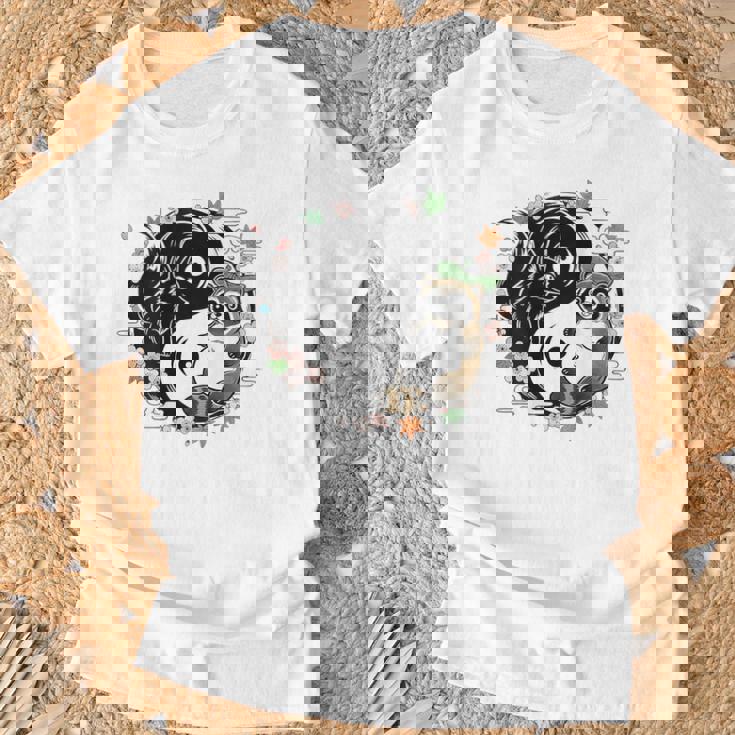 狸と狐 太極図 たぬき きつね Tシャツ 高齢者への贈り物