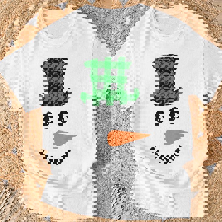 雪だるま 顔 にんじん鼻 クリスマス 冬 格子柄 サンタハット Tシャツ 高齢者への贈り物