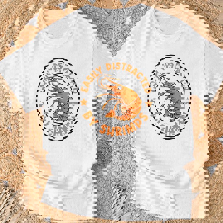 魚介類と海老に気を取られて 面白い海老 Tシャツ 高齢者への贈り物