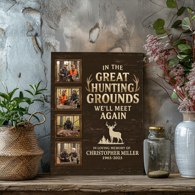 Memorial hunting canvas in rustic farmhouse look, antler wreath and cross, personalized name and years, charcoal palette, living room decor