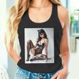 セクシーガールグラフィックtシャツ-猫マスクv2のセクシーなピンナップガール タンクトップ