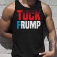 Tuck Frump 面白いアンチトランプデザイン。 タンクトップ 彼への贈り物