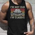 私は年をとっていない私はクラシックで面白い車好きの男性お父さんパパおじいちゃん タンクトップ 彼への贈り物
