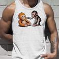 オレンジのおもちゃで悲しい猿のパンチ タンクトップ 彼への贈り物