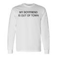My Boyfriend Is Out Of Town 長袖Tシャツ ギフトのアイデア