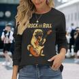 ロックするパグ犬 ギター演奏の面白デザイン 長袖Tシャツ 彼女への贈り物