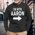 I'm With Aaron 名前 Aaron 長袖Tシャツ 高齢者への贈り物