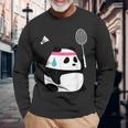 疲れきったバドミントンパンダ 面白いかわいいシャトルコック動物 長袖Tシャツ 高齢者への贈り物