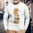 かわいい猫、本好きの猫 長袖Tシャツ 高齢者への贈り物