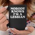 Nobody Knows I'm A Lesbian Gay Lgbtq ユーモア プライド 月 長袖tシャツ コーヒーマグ 面白い贈り物